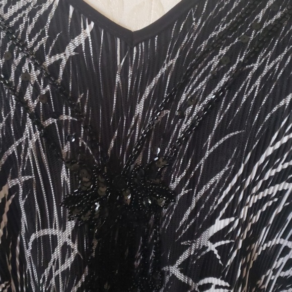 Plus size Dress Barn embellished blk/wht blouse - Picture 2 of 4